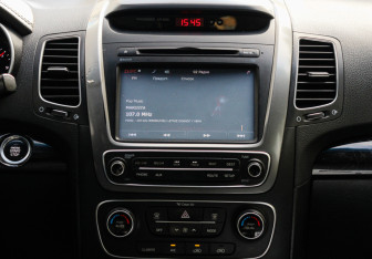 Подержанный автомобиль Kia Sorento 2014 года (10 фото)