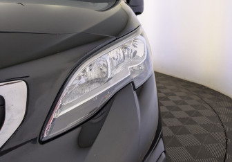 Подержанный автомобиль Peugeot Traveller 2021 года (17 фото)