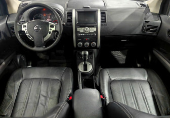 Подержанный автомобиль Nissan X-Trail 2011 года (9 фото)