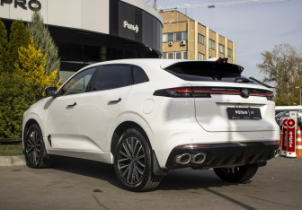 Подержанный автомобиль Changan UNI-K 2023 года (7 фото)