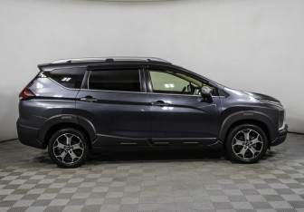Подержанный автомобиль Mitsubishi Xpander 2022 года (4 фото)