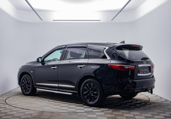 Подержанный автомобиль Infiniti JX 2013 года (7 фото)