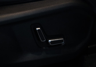 Подержанный автомобиль Geely Monjaro 2025 года (14 фото)