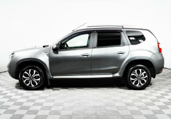 Подержанный автомобиль Nissan Terrano 2015 года (3 фото)