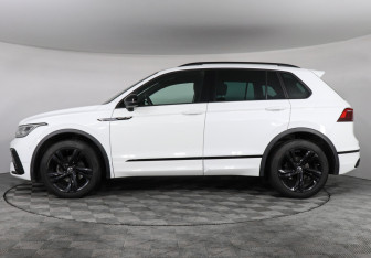 Подержанный автомобиль Volkswagen Tiguan 2021 года (8 фото)