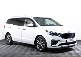 Подержанный автомобиль Kia Carnival 2020 года (3 фото)