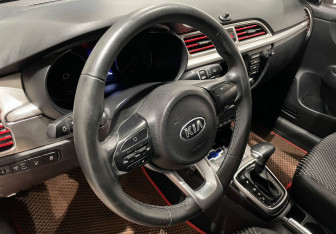 Подержанный автомобиль Kia Rio Sedan 2017 года (14 фото)