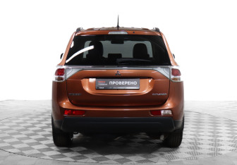 Подержанный автомобиль Mitsubishi Outlander 2012 года (6 фото)