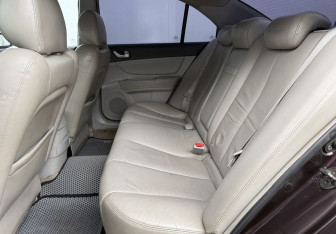 Подержанный автомобиль Hyundai Sonata 2005 года (11 фото)
