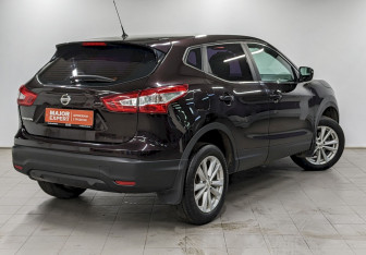 Подержанный автомобиль Nissan Qashqai 2014 года (5 фото)