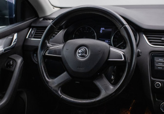 Подержанный автомобиль Skoda Octavia Liftback 2013 года (15 фото)