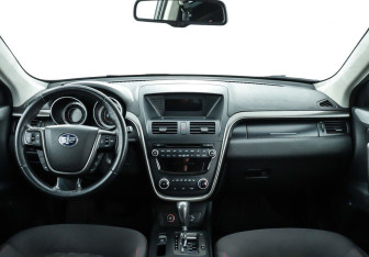 Подержанный автомобиль FAW Besturn X80 2018 года (7 фото)