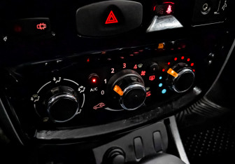 Подержанный автомобиль Nissan Terrano 2015 года (24 фото)