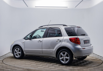 Подержанный автомобиль Suzuki SX4 Hatchback 2008 года (7 фото)