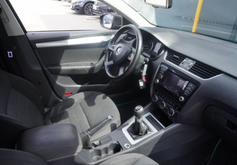Подержанный автомобиль Skoda Octavia Wagon 2014 года (13 фото)