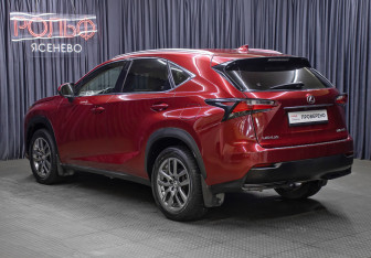 Подержанный автомобиль Lexus NX 2015 года (7 фото)