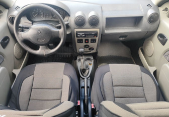 Подержанный автомобиль Renault Logan Sedan 2006 года (10 фото)