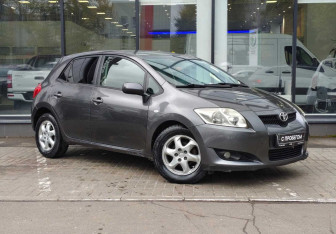 Подержанный автомобиль Toyota Auris Hatchback 2007 года (3 фото)