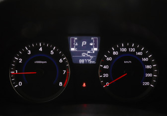 Подержанный автомобиль Hyundai Solaris Hatchback 2015 года (7 фото)