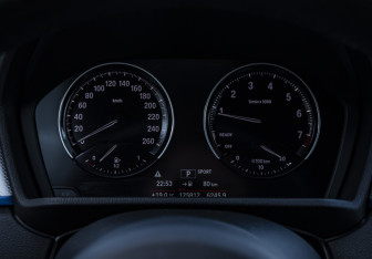 Подержанный автомобиль BMW X1 2019 года (11 фото)
