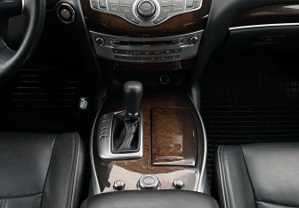 Подержанный автомобиль Infiniti JX 2013 года (13 фото)