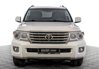 Подержанный автомобиль Toyota Land Cruiser Suv 2014 года (2 фото)