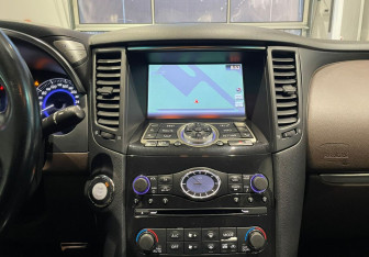 Подержанный автомобиль Infiniti QX70 2013 года (16 фото)