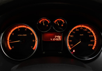 Подержанный автомобиль Peugeot 308 Hatchback 2010 года (13 фото)