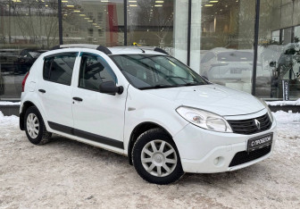 Подержанный автомобиль Renault Sandero 2013 года (3 фото)