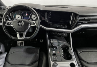 Подержанный автомобиль Volkswagen Touareg 2019 года (12 фото)