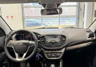 Подержанный автомобиль LADA (ВАЗ) Vesta Sedan 2018 года (15 фото)