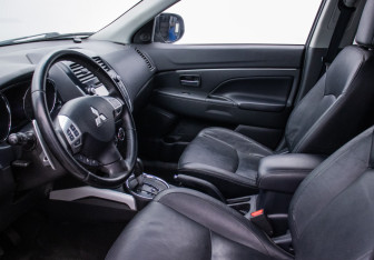 Подержанный автомобиль Mitsubishi ASX 2012 года (9 фото)