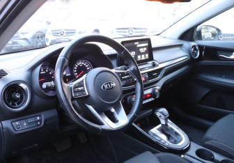 Подержанный автомобиль Kia Cerato Sedan 2021 года (13 фото)