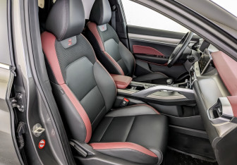 Подержанный автомобиль Geely Coolray 2023 года (24 фото)