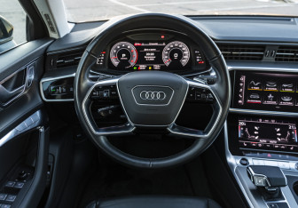 Подержанный автомобиль Audi A6 Sedan 2022 года (10 фото)
