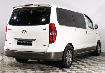 Подержанный автомобиль Hyundai Grand Starex 2012 года (3 фото)
