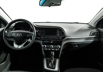 Подержанный автомобиль Hyundai Elantra Sedan 2020 года (6 фото)