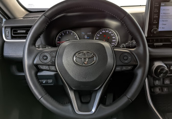 Подержанный автомобиль Toyota RAV4 2021 года (21 фото)
