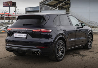 Подержанный автомобиль Porsche Cayenne 2019 года (6 фото)
