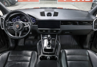 Подержанный автомобиль Porsche Cayenne 2019 года (14 фото)