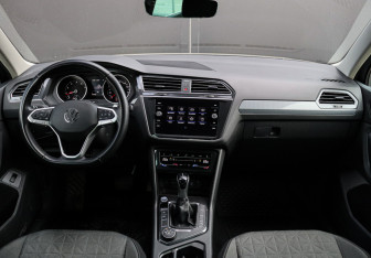 Подержанный автомобиль Volkswagen Tiguan 2021 года (10 фото)