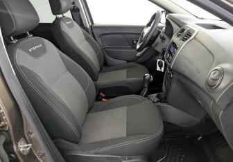 Подержанный автомобиль Renault Sandero 2021 года (23 фото)