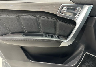 Подержанный автомобиль Geely Emgrand X7 2019 года (13 фото)