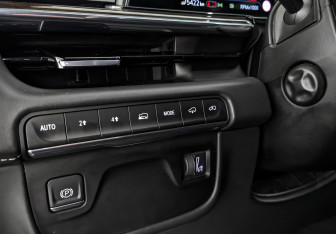 Подержанный автомобиль Cadillac Escalade Suv 2021 года (30 фото)