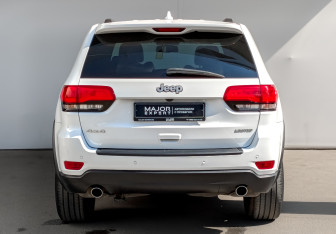 Подержанный автомобиль Jeep Grand Cherokee 2016 года (6 фото)