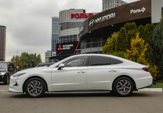 Подержанный автомобиль Hyundai Sonata 2020 года (6 фото)