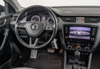 Подержанный автомобиль Skoda Octavia Liftback 2017 года (27 фото)
