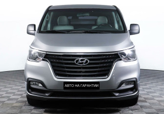 Подержанный автомобиль Hyundai Grand Starex 2018 года (2 фото)