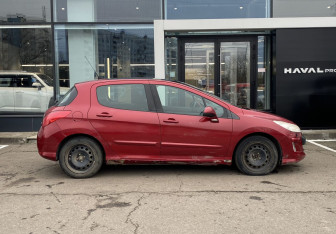 Подержанный автомобиль Peugeot 308 Hatchback 2010 года (4 фото)