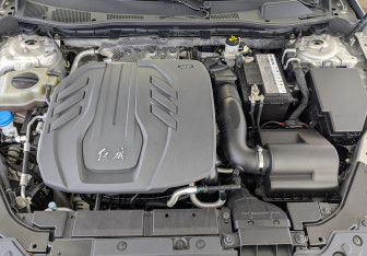 Подержанный автомобиль Hongqi H5 2022 года (11 фото)